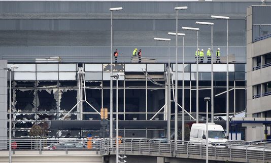 YORICK JANSENS / AFP La façade de l'aéroport Zaventem (Bruxelles) a été soufflée par le double attentat-suicide du 22 mars.