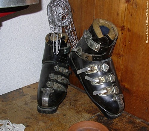 Anciennes-chaussures-de-ski.JPG