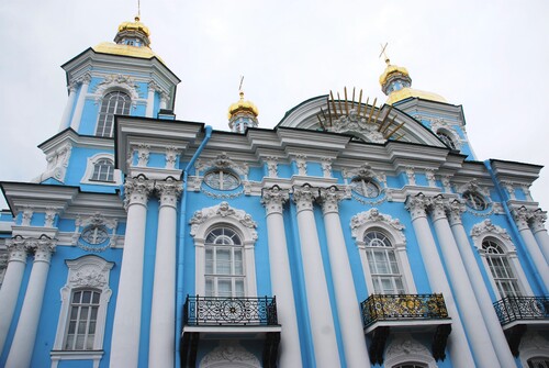 Autour de la cathédrale Saint Nicolas à Saint Petersbourg (Russie)