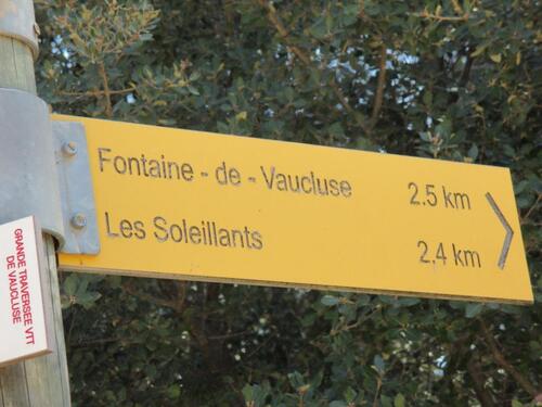 Randonnée chemin des Beaumes Rouges à Fontaine-de-Vaucluse