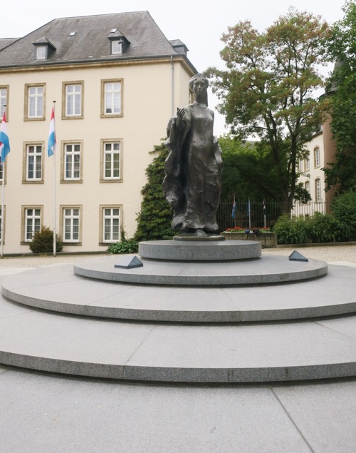 La statue de la Grande Duchesse Charlotte à Luxembourg 