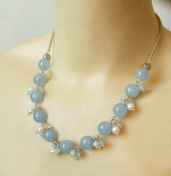 Collier Grappe Pierre de Quartz bleu, Amazonite, perles de Culture et Cristal de Swarovski / Cuir et Plaqué argent