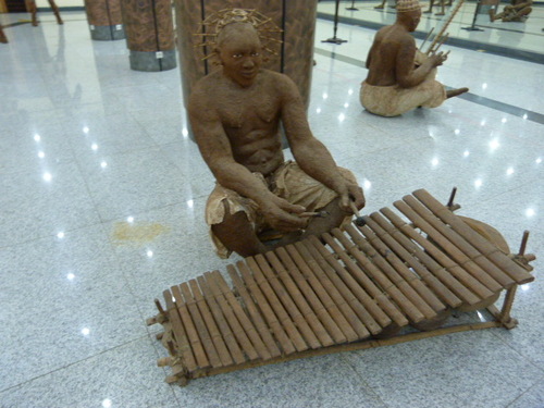 Vacances de février (suite): monument de la Renaissance africaine.