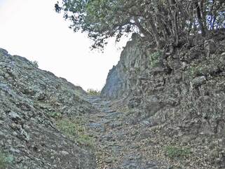 Des merveilles au pays d'Alysse - Le Tour du Coronat - 6eme jour   Llugols (730 m) - Jujols (940 m) 18 kms.