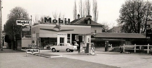L'automobile et les stations service 1950 et plus tard