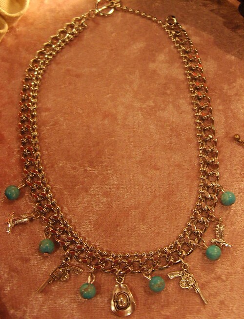 collier country avec turquoises et charms country