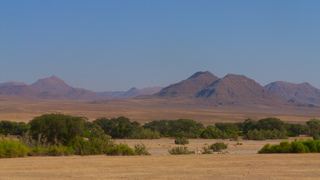 Des kilomètres de piste à travers les sites extraordinaires du Damaraland 