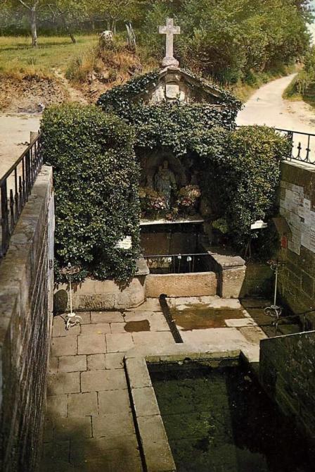 Josselin, fontaine Notre-Dame du Roncier