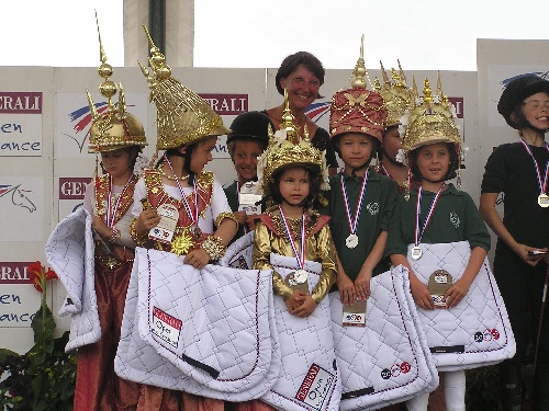 Les Petites Danseuses Apsaras... (médaille d'argent 2007)