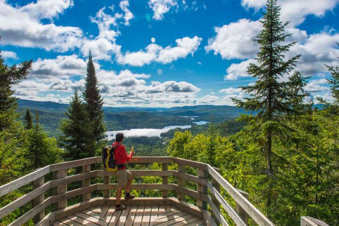 Les Touristes Débarquent Dans Les Laurentides -