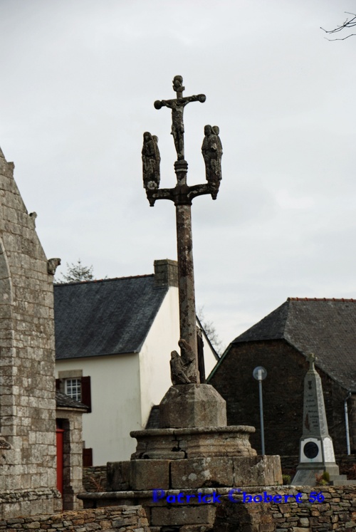 Eglise et calvaire de Cast 29150