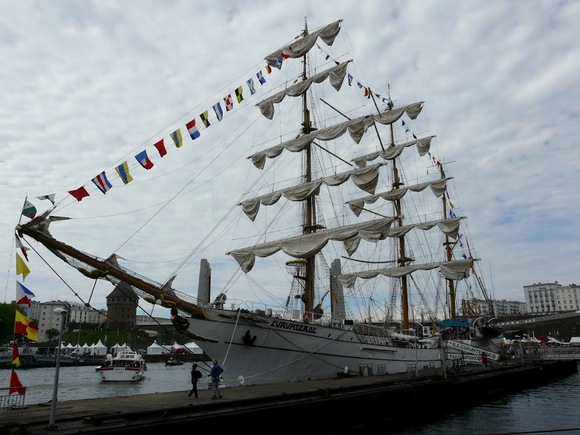 le navire école mexicain Cuauhtemoc;