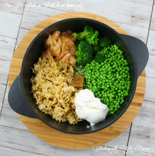 One pot pasta au poulet et légumes verts 