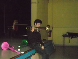 Un joueur de trombone à coulisse nous a rendu visite