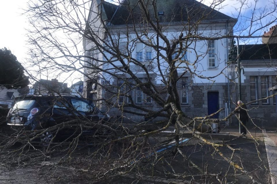 Devant la Poste du Pouliguen