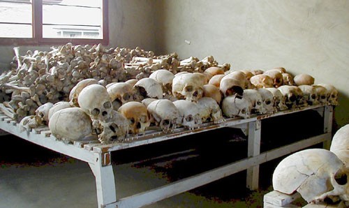 Rwandan_Genocide_Murambi_skulls-copie-1.jpg