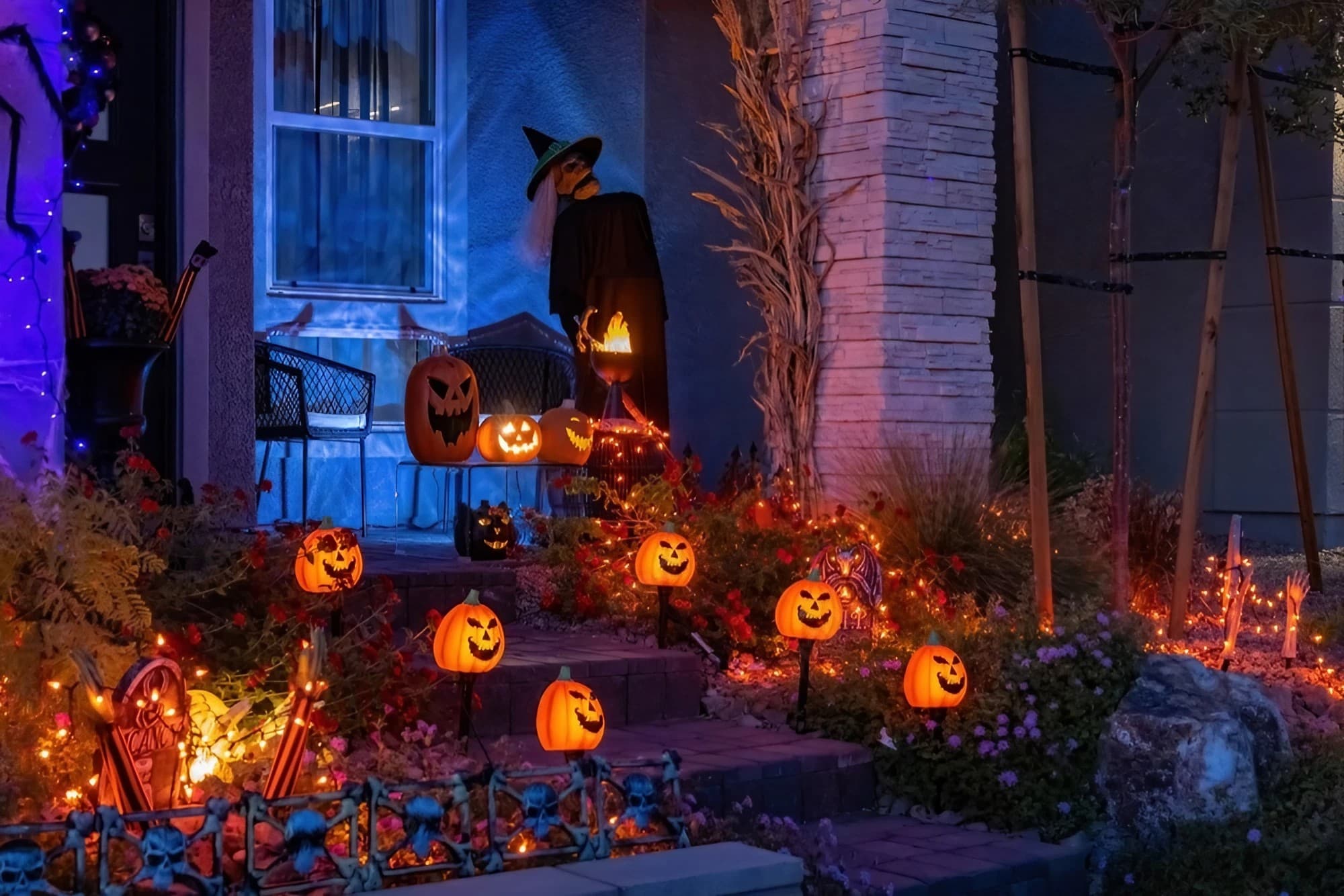 2023 Best Halloween Decorations to Transform Your Home/Yard