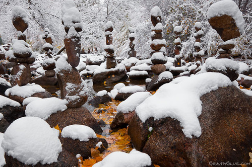 Ephemeral Environmental Sculptures Evoke Cycles of Nature