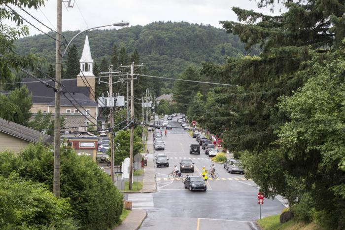 Les Touristes Débarquent Dans Les Laurentides -