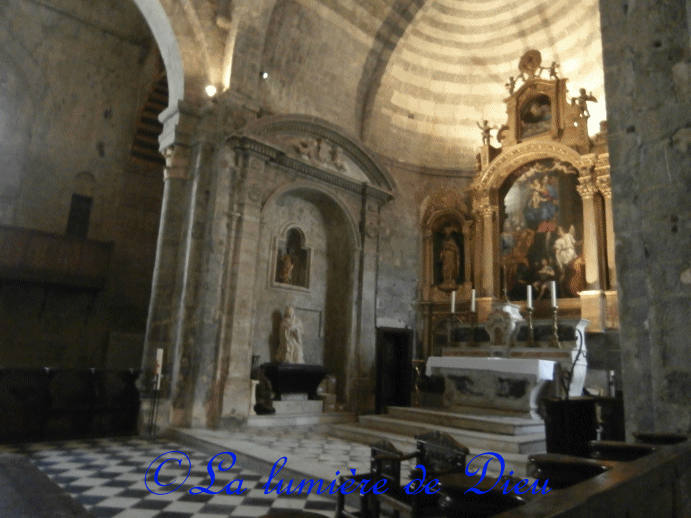 Sisteron : Cathédrale Notre-Dame et saint Thyrse
