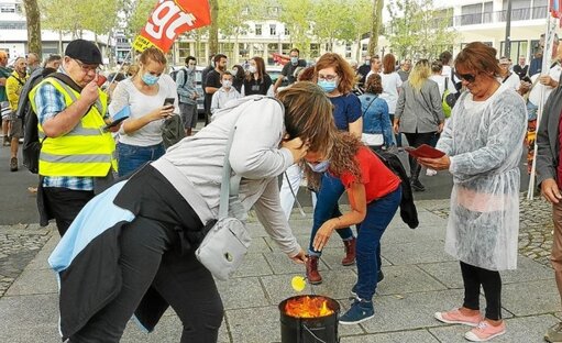 Manif hôpital CGT Sud Santé à Lorient le 14 juillet 2020