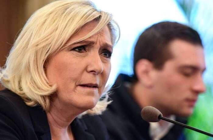 Le Pen répond à la pique de Macron et défend son bilan européen "fantastique"  