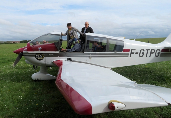 Le Lions Club de Châtillon sur Seine a offert des baptêmes de l'air aux enfants de l'I.M.E. du Petit Versailles