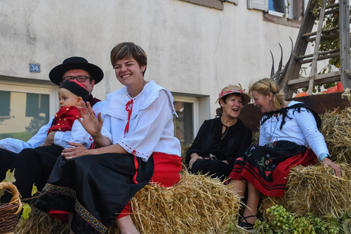 des tracteurs, des produits de la ferme de la bonne humeur et des SOURIRES