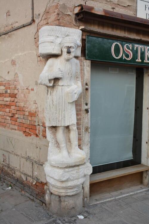 Statue sur le campo dei Mori à Venise