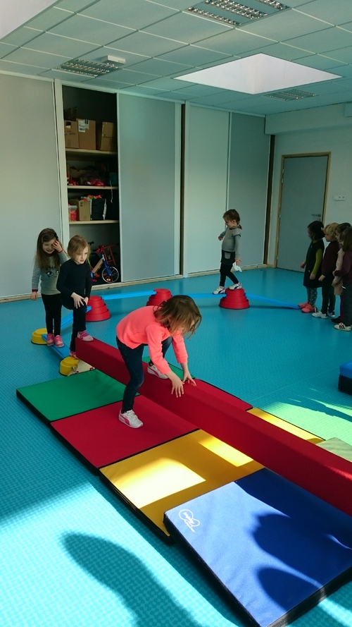 Découvertes en salle de motricité pour les MS/GS