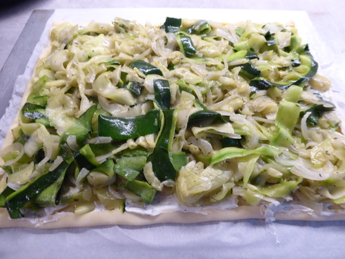 Une Tarte fine aux Courgettes et Fromage ail et fines herbes