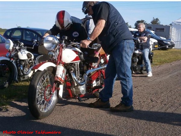 "Moto Légende" à Prenois...