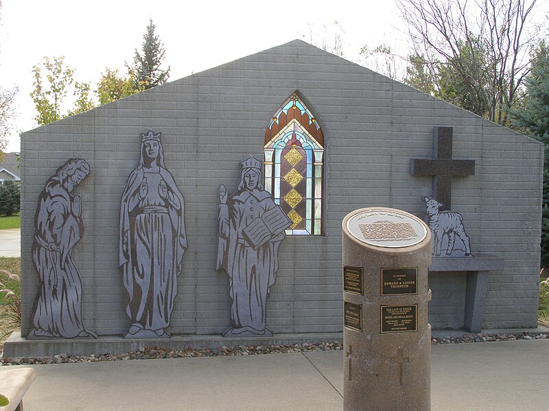Représentation de l'apparition mariale de Knock devant l'église de Sioux City dans l'Iowa (États-Unis).