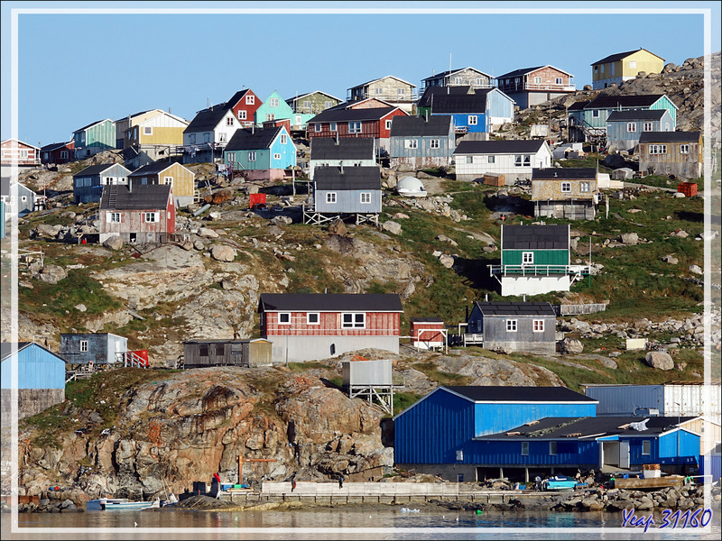 L'habitat de Kullorsuaq vu de la mer - Groenland