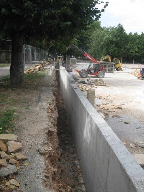 La réfection du mur de l'Allée des Boulangers vue par René Drappier