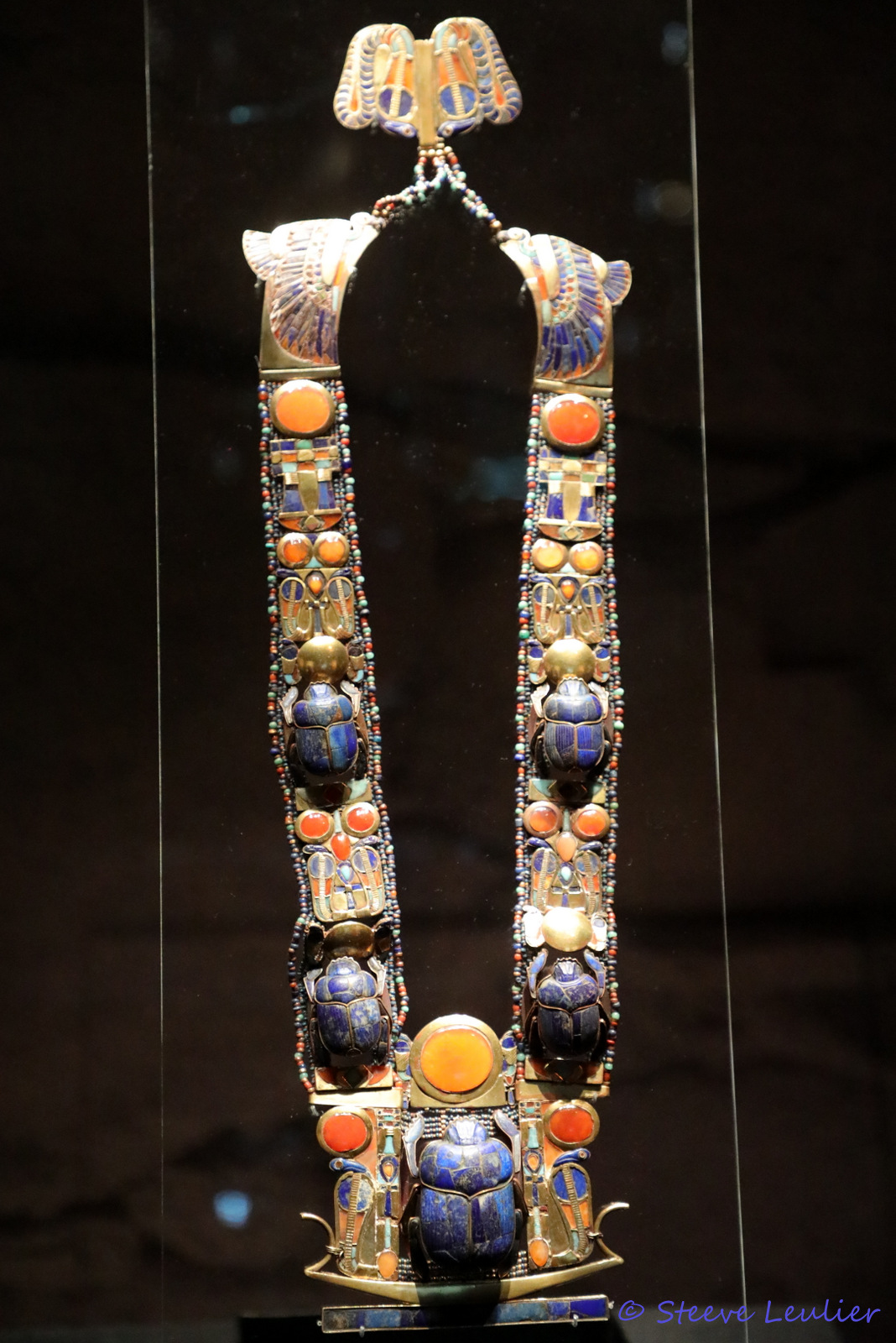 Exposition Toutânkhamon : colliers, pectorals, bracelet et boucles  d'oreille - Mes Musées