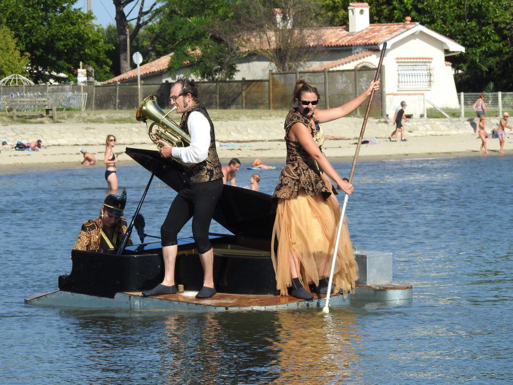 Le PianO du Lac, un concert poétique et humoristique sur le Bassin d'Arcachon (2/2)...