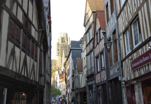 Autour de l'église et de l'aire Saint Maclou à Rouen