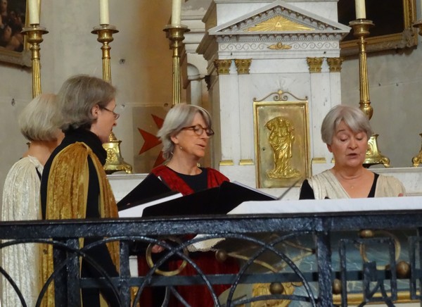 Les Ambrosiniens, les Dames de Pontigny et la Schola de Pontigny ont donné un magnifique concert dans l'ancienne église de l'abbaye Notre-Dame à Châtillon sur Seine