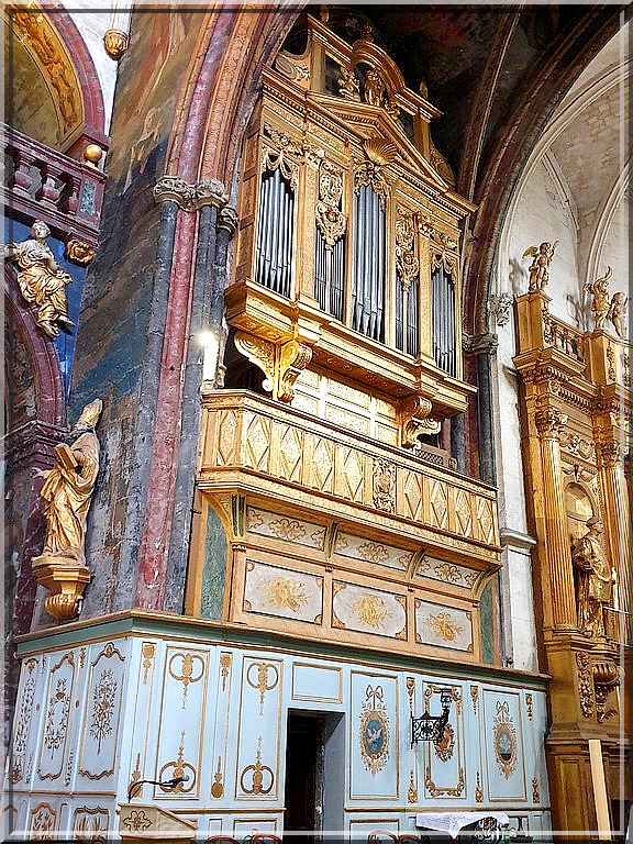 1025 - La Collégiale ND des Anges à l’Isle-sur-la-Sorgue dans le Vaucluse (84)