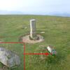 Borne frontière 29 et ancienne borne/stèle dressée avec croix à Fagako Larrea (600 m)