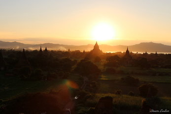 Couché de soleil sur Bagan, Myanmar