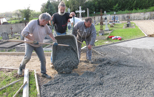 Des bras pour la rénovation du cimetière