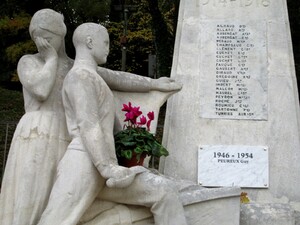 Un 11 Novembre 2018 pacifiste à Château Arnoux,au monument pacifiste Victorin Maurel