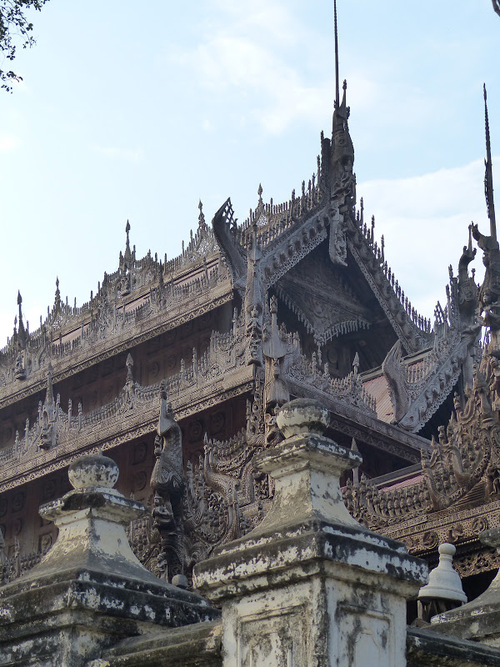 le monastère en teck Shwenandaw à Mandalay