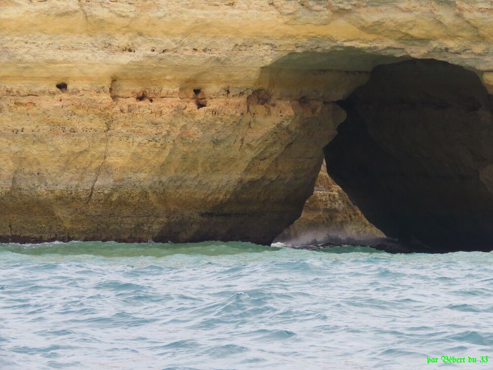 les caves de Bénagil au Portugal