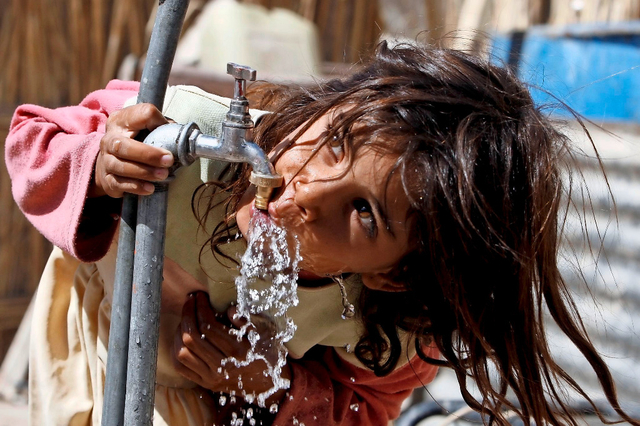 Plus de 2 milliards de personnes n’ont 
pas accès à l’eau. Les conflits, comme 
ici en Irak, ont aggravé la situation. 
