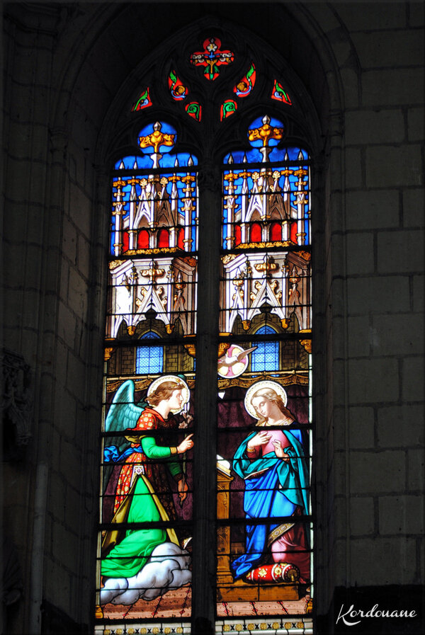 Photo de vitrail - Collégiale Notre-Dame