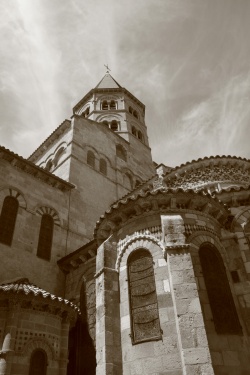 Trésors de l'Auvergne romane : la route des églises majeures.