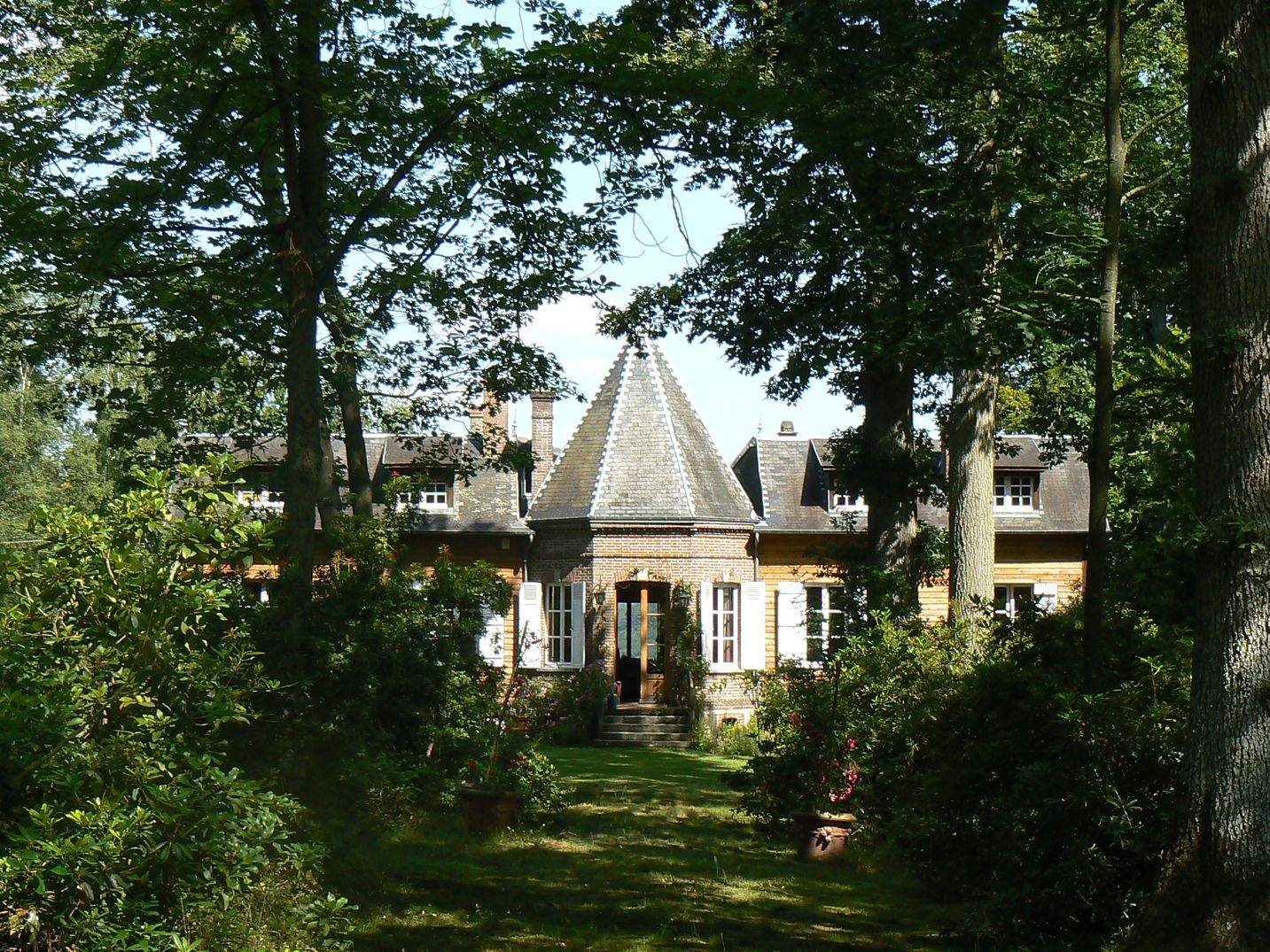 Petite Haie En Bois : en for?t, ?tait celle de la grand-m?re du petit chaperon rouge Petite Haie En Bois : en for?t, ?tait celle de la grand-m?re du petit chaperon rouge